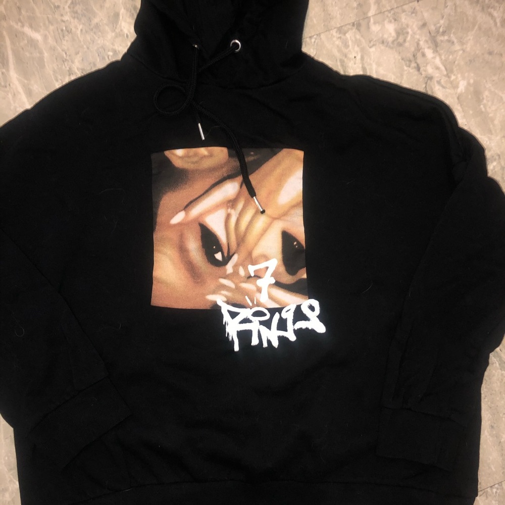 Ariana Grande Sweater Size Small
